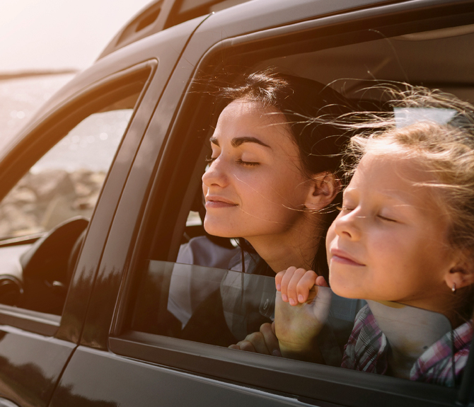 family-smelling-ocean-car-is-left-right