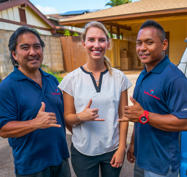 movers-customer-shaka-cs-right movers with customer throwing shaka