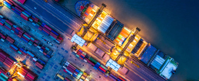 international move port at night