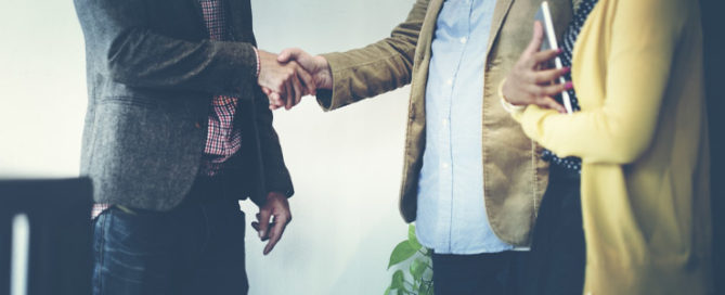 shaking hands partnership