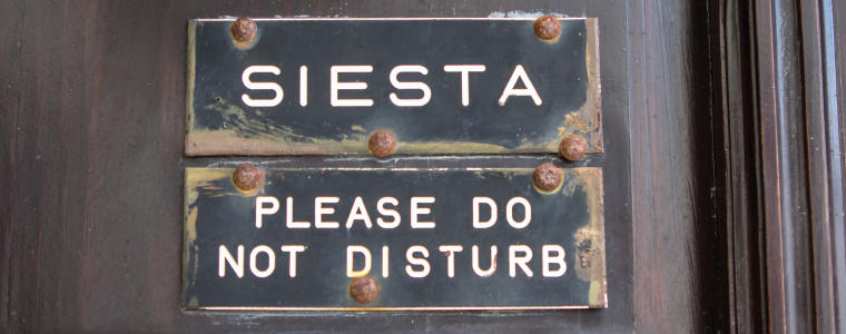 Sign that reads siesta